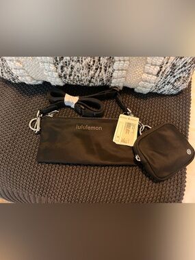 Lululemon Dual Pouch Sling black NWT